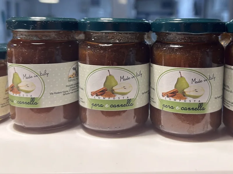 Barattoli di composta di pera e cannella della Fattoria Maccazzola